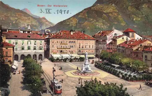 AK / Ansichtskarte Bozen  BOLZANO Suedtirol IT Walterplatz Denkmal Strassenbahn