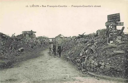AK / Ansichtskarte Lievin LENS 62 Pas-de-Calais Rue Francois-Courtin Ruines Grande Guerre Truemmer 1. Weltkrieg