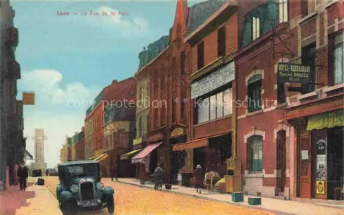AK / Ansichtskarte LENS 62 Pas-de-Calais Rue de la Paix Voiture