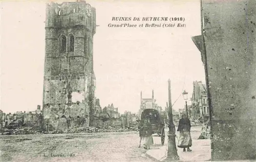 AK / Ansichtskarte Bethune 62 Pas-de-Calais Grande Place et Beffroi