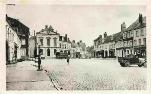 AK / Ansichtskarte Desvres Boulogne-sur-Mer 62 Pas-de-Calais Place et Mairie