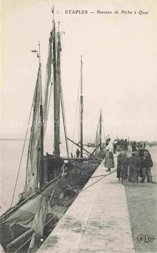 AK / Ansichtskarte Etaples-sur-Mer 62 Pas-de-Calais Bateaux de Pêche à quai