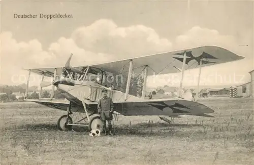 AK / Ansichtskarte Militaria Aviatik Wk1 Deutscher Doppeldecker Albatros B. II auf dem Flugfeld
