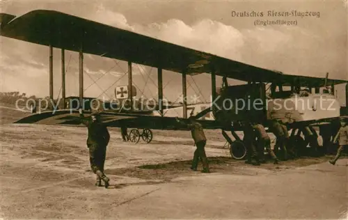 AK / Ansichtskarte Militaria Aviatik WK1 Deutscher Gotha-Bomber auf dem Flugfeld 
