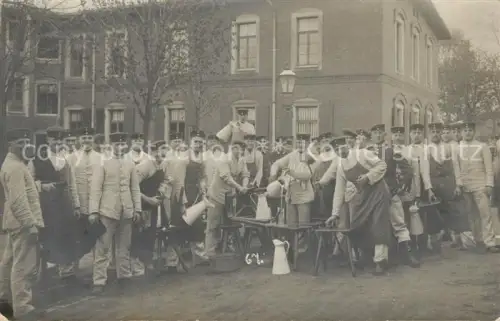 AK / Ansichtskarte Koenigsbrueck Sachsen Foto Kaserne Gruppenfoto