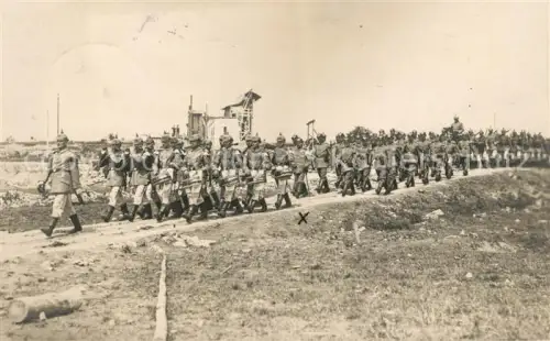 AK / Ansichtskarte Heuberg  Truppenuebungsplatz Stetten akM BW Marsch Foto Trommler