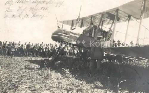 AK / Ansichtskarte 245 Regiment IR Infanterie LEIPZIG Doppeldecker Albatros auf dem Feld mit IR 245 Leipzig Aviatik Militaria