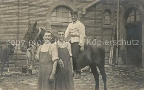 AK / Ansichtskarte LUDWIGSBURG  BW Kaserne Foto Kavallerie Hufschmiede