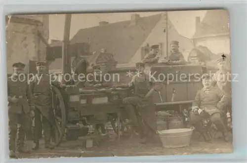 AK / Ansichtskarte Feldkueche Field Kitchen Cuisne Mobile Cucina da Campo Militaria WK1 Stempel Goerlitz Gruppenfoto