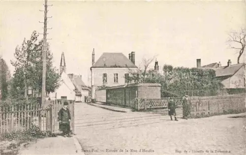 AK / Ansichtskarte Saint-Pol -sur-Ternoise 62 Pas-de-Calais Entrée de la Rue d'Hesdin