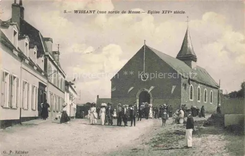 AK / Ansichtskarte Wissant Boulogne-sur-Mer 62 Pas de Calais Sortie de Messe Eglise XIVe siècle