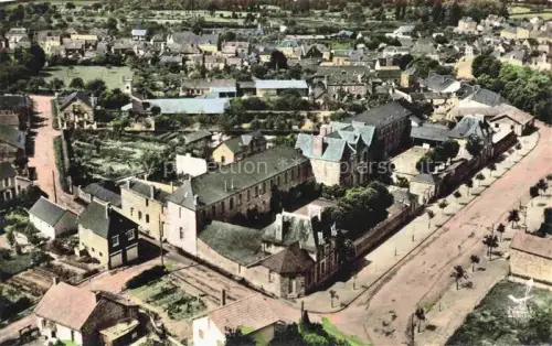 AK / Ansichtskarte La Guerche-de-Bretagne 35 Ille-et-Vilaine Avenue de la République vue aérienne