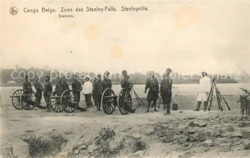 AK / Ansichtskarte Stanleyville Kisangani Kongo Militaria Ubungsplatz Kanonen Gewehre fleckig