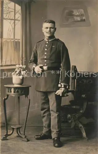 AK / Ansichtskarte WK1 Militaria Soldat Portraitfoto