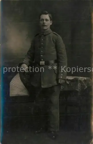 AK / Ansichtskarte WK1 Militaria Deutschland Foto Portrait Soldat 