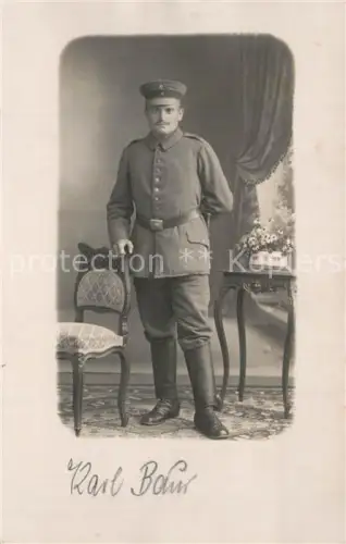 AK / Ansichtskarte WK1 Militaria Deutschland Fotoportrait am Stuhl Soldat Landwehr Karl Baur