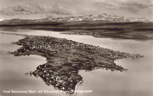 AK / Ansichtskarte Insel Reichenau Bodensee Fliegeraufnahme mit Schweizer Alpen Saentisgruppe