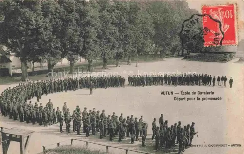AK / Ansichtskarte Autun 71 Saone-et-Loire Ecole de Cavalerie Départ pour la promenade