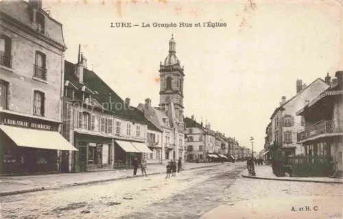 AK / Ansichtskarte Lure  70 Haute-Saone La Grande Rue et l'église
