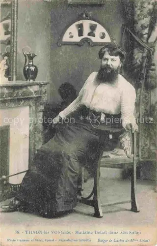 AK / Ansichtskarte Thaon-les-Vosges Epinal 88 Vosges Madame Delait dans son salon Exiger le Cachet de Mme Delait