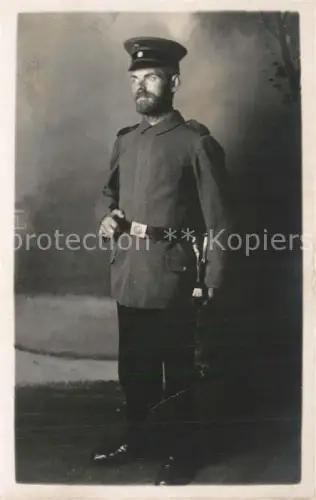 AK / Ansichtskarte WK1 Militaria Deutschland Landwehr Soldat Fotoportrait Waffe