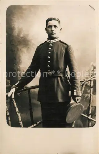 AK / Ansichtskarte WK1 Militaria Deutschland Fotoportrait Soldat 