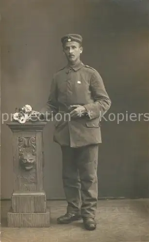 AK / Ansichtskarte WK1 Militaria Deutschland Fotostudio Soldat Landwehr Portrait