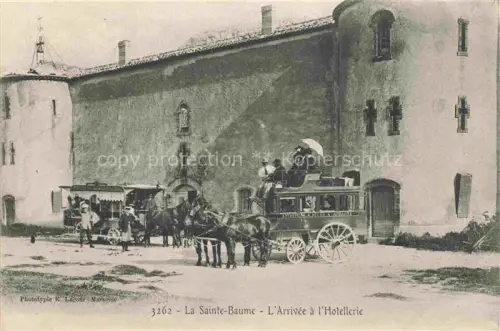 AK / Ansichtskarte La Sainte Baume Brignoles 83 Var L'Arrivée à l'Hôtellerie Pferdekutsche