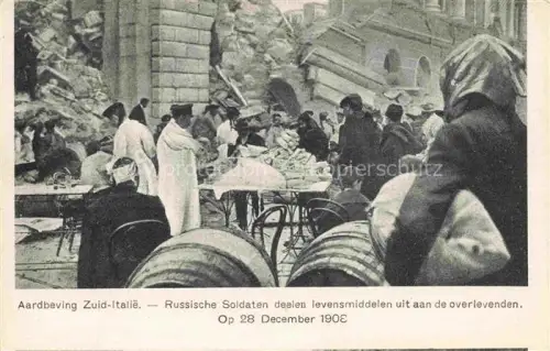 AK / Ansichtskarte Velsen Noord Holland NL Russische Soldaten deelen levensmiddelen uit aan de overlevenden