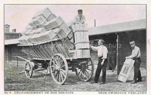 AK / Ansichtskarte Puchheim  Lager Fuerstenfeldbruck Oberbayern Déchargement de nos biscuits Beim Zwieback verladen