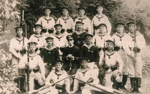 AK / Ansichtskarte WK1 Militaria Deutschland Marine Gruppenfoto KIEL Wik