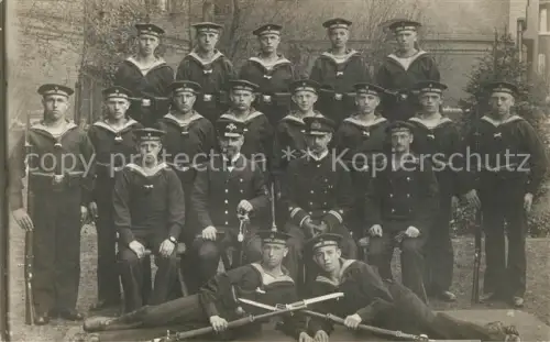 AK / Ansichtskarte WK1 Militaria Deutschland Marine Gruppenfoto KIEL