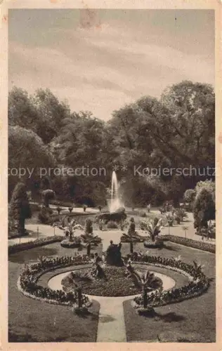 AK / Ansichtskarte WueRZBURG Bayern Residenz Hofgarten Park