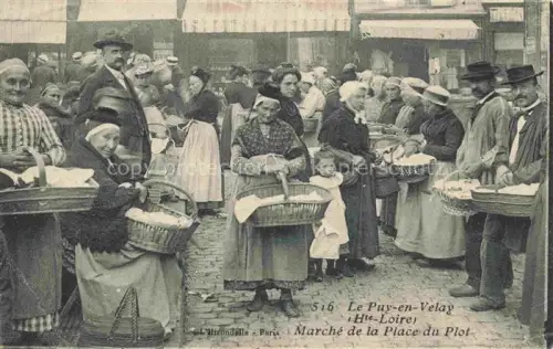 AK / Ansichtskarte Le Puy-en-Velay 43 Haute-Loire Marché de la Place du Plot