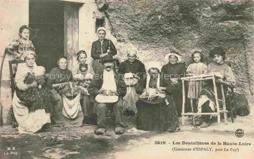 AK / Ansichtskarte Espaly-Saint-Marcel LE PUY 43 Haute-Loire Les Dentellières de la Haute-Loire Costumes