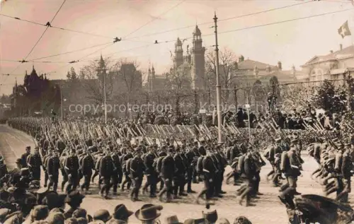 AK / Ansichtskarte ZueRICH  ZH Militaerparade