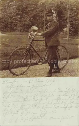 AK / Ansichtskarte MueNCHEN  Bayern Brieftraeger mit Fahrrad