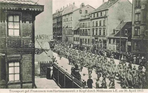 AK / Ansichtskarte Muelhausen Elsass Gefangenentransport vom Hartmannsweiler Kopf durch die Stadt 26. April 1915