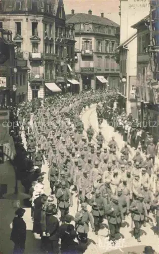 AK / Ansichtskarte Muelhausen Elsass Gefangenentransport durch die Stadt 28. April 1915