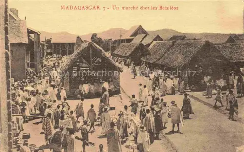AK / Ansichtskarte Madagascar Madagaskar Un marché chez les Betsiléos