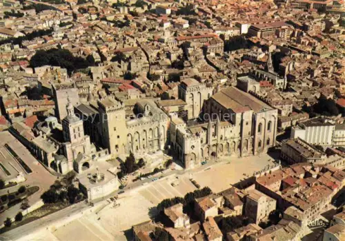 AK / Ansichtskarte AVIGNON 84 Vaucluse Vue generale aerienne sur Notre Dame des Doms et le Palais des Papes