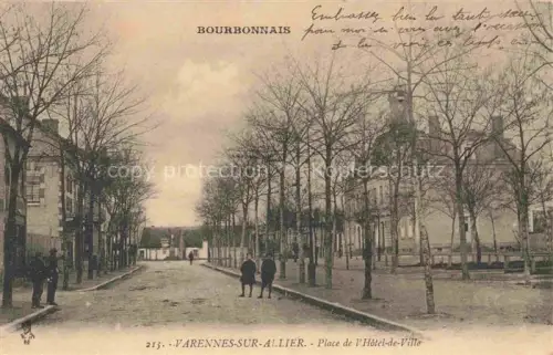 AK / Ansichtskarte Varennes-sur-Allier VICHY 03 Allier Place de l'Hôtel de Ville