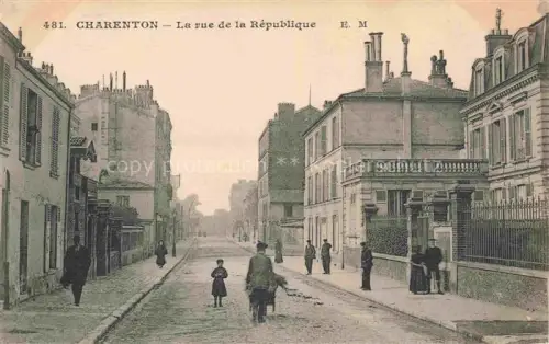 AK / Ansichtskarte Charenton-le-Pont CRETEIL 94 Val-de-Marne Rue de la République
