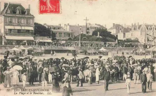 AK / Ansichtskarte Les Sables-d Olonne 85 La plage et le remblai