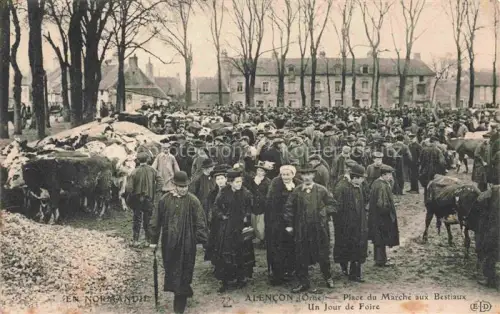 AK / Ansichtskarte ALENCON 61 Orne Place du Marché aux Bestiaux un jour de foire