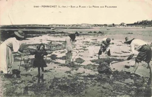 AK / Ansichtskarte PORNICHET Saint-Nazaire 44 Loire-Atlantique La pêche aux palourdes sur la plage