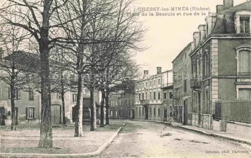 AK / Ansichtskarte Chessy-les-Mines Villefranche-sur-Saone 69 Rhone Place de la Bascule et Rue de la Poste
