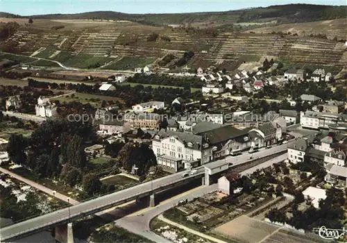 AK / Ansichtskarte Grevenmacher Luxembourg Pont sur la Moselle vue aérienne