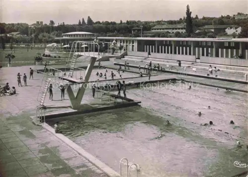AK / Ansichtskarte Macon 71 Saone-et-Loire Centre Nautique vue d'ensemble des piscines