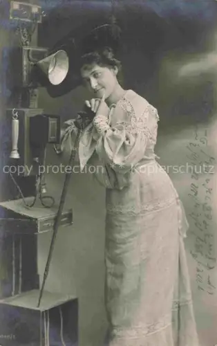 AK / Ansichtskarte Telefon Telephone-- Frauen 